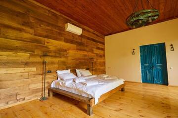 Фото номера Семейный номер с видом на сад Отель Sazano Wine Cellar &amp; Hotel г. Sazano 12