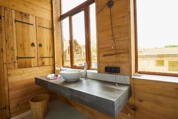 Фото номера Семейный номер с видом на сад Отель Sazano Wine Cellar &amp; Hotel г. Sazano 14