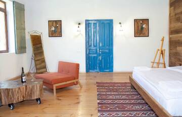 Фото номера Семейный номер с видом на сад Отель Sazano Wine Cellar &amp; Hotel г. Sazano 6