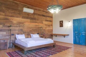Фото номера Семейный номер с видом на сад Отель Sazano Wine Cellar &amp; Hotel г. Sazano 25